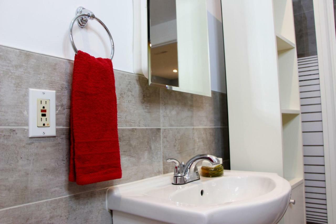 Private Comfy Apartment In مونتريال المظهر الخارجي الصورة